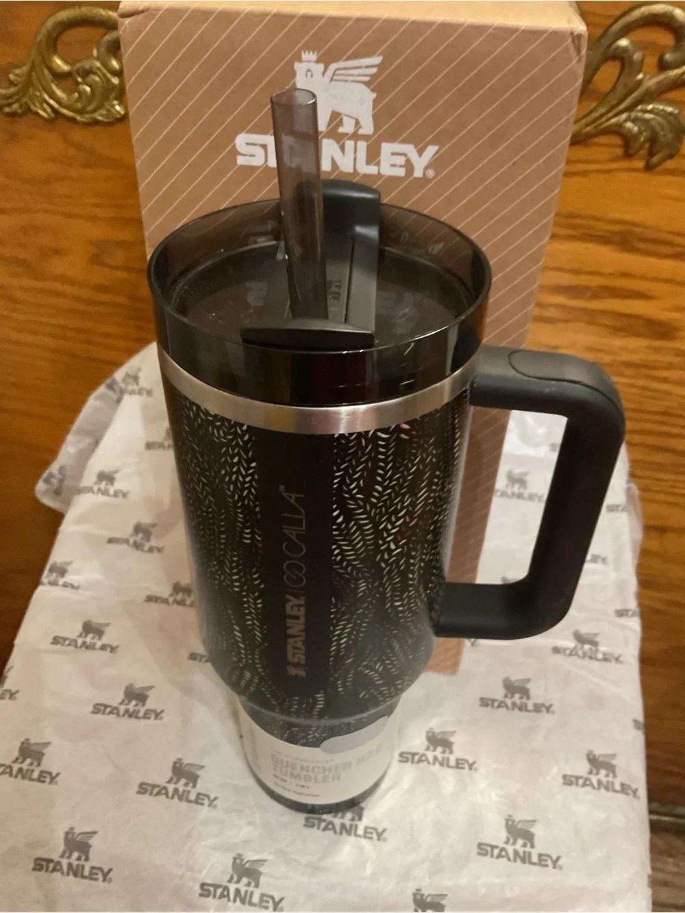 Stanley x Calua Travel Tumbler with Handle - Picture 2 of 3